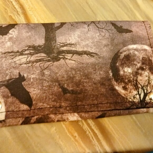 Nwt Snap closure Tri-fold Wristlet Wallets with Zippers Cats Bats Leaves Western - Picture 14 of 16